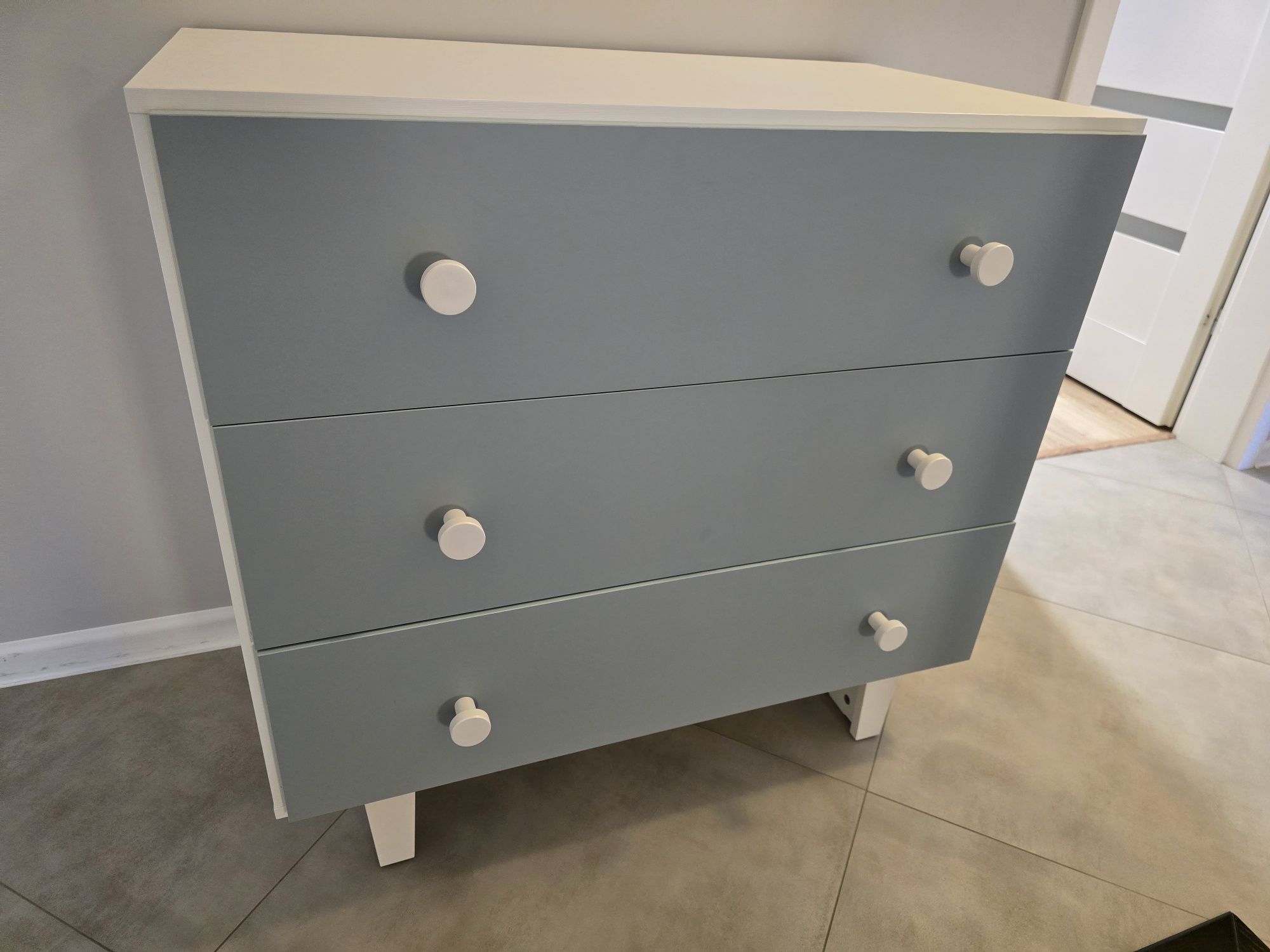 Sprzedam Komoda 3 szuflady