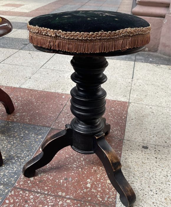 Табурет для пианино