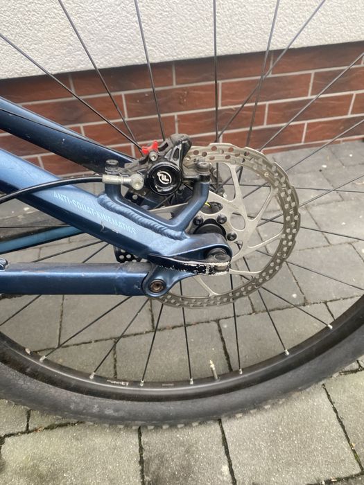 Canyon nerve 6 al 2016 rama m , na zdjęciu stara opona