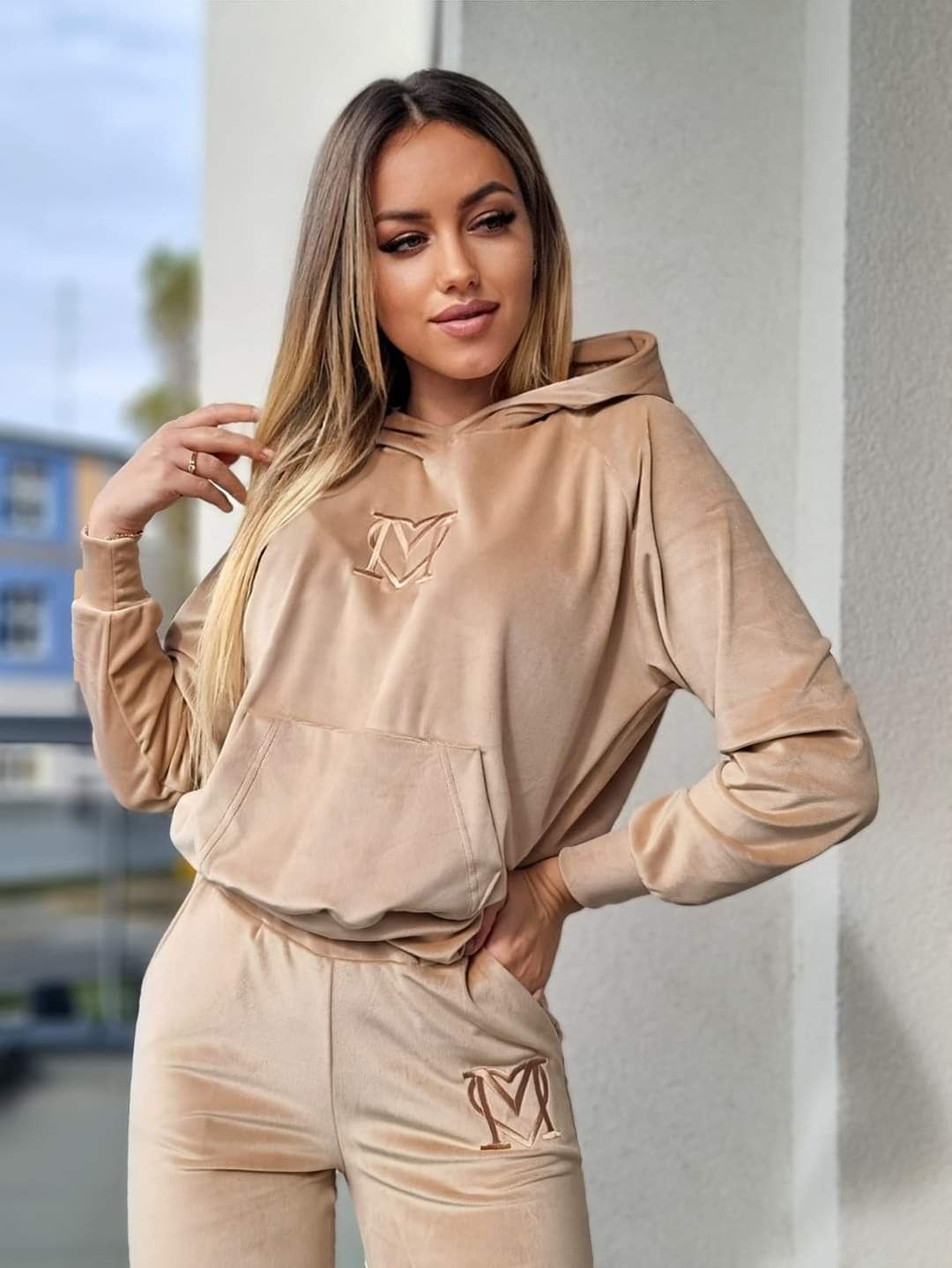 Dres welurowy damski 34,36 beżowy 38,40 camel bluza z kapturem marina