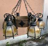 Lampa w stylu rustykalnym z drewna i szkła. Retro