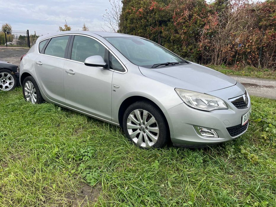 Opel Astra 1.4 Turbo Bardzo bogate wyposażenie, niski przebieg.