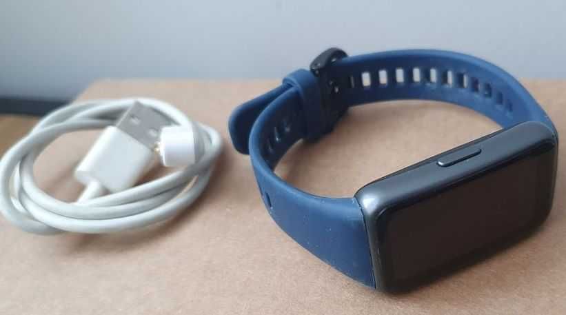Smartwatch Huawei Band 6, sprawny i kompletny