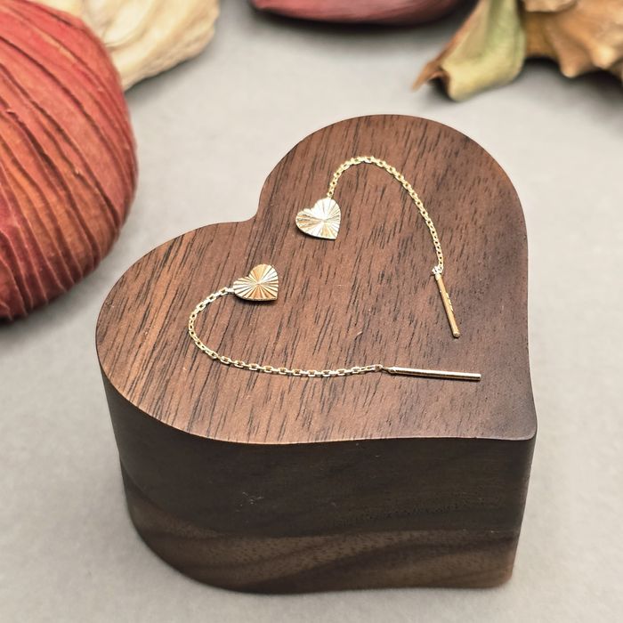 Złote kolczyki.  Nowe.  Próba 585 .