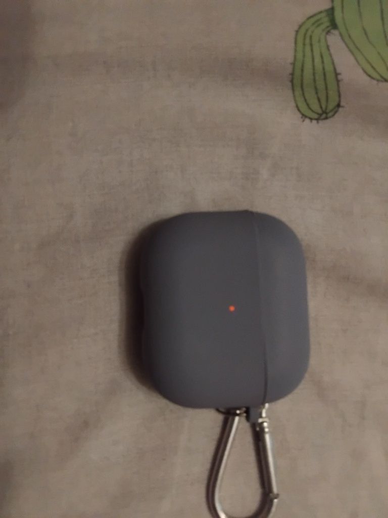 Продам наушники разом з чохлом airpods
