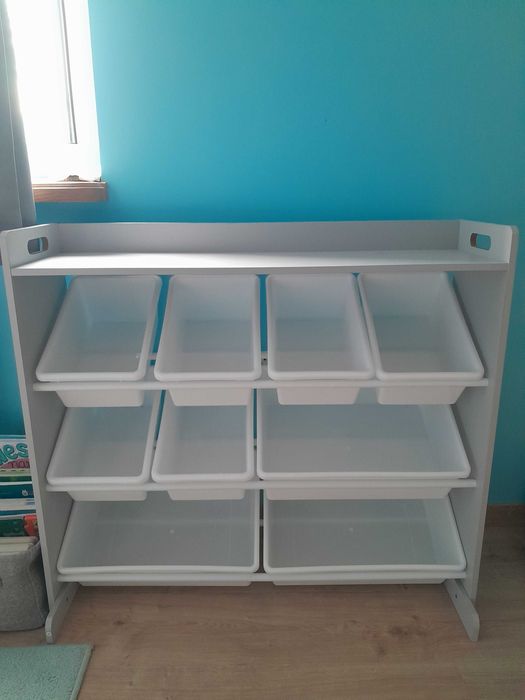 Regał na zabawki z pojemnikami