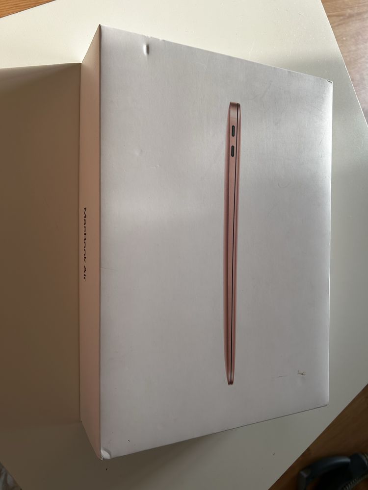 Opakowanie z mackbook m1