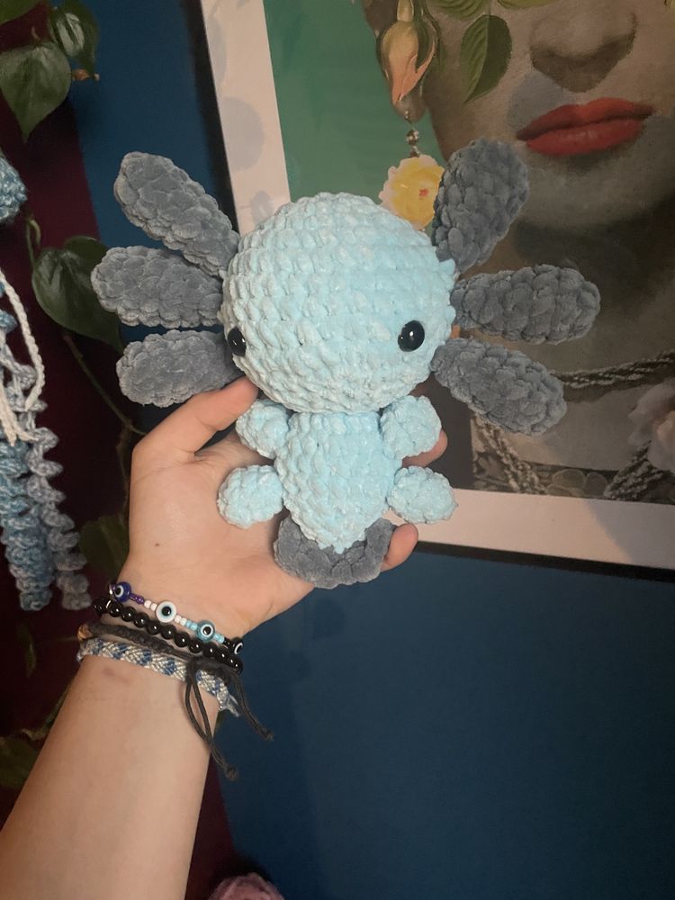 Niebieski axolotl na szydelku