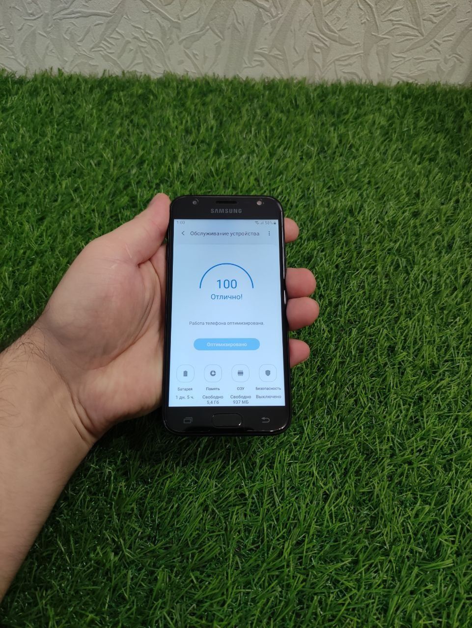 Телефон Samsung Galaxy J330F J3 2017