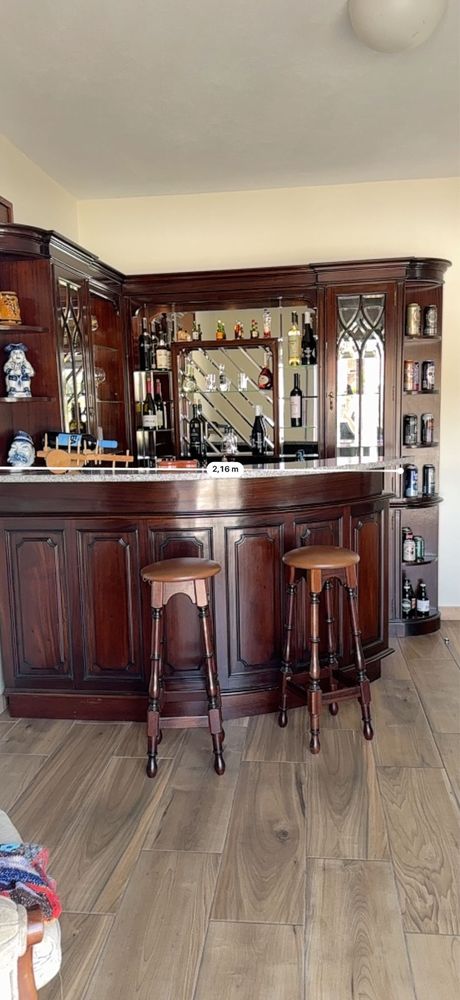 Bar de Madeira Maciça com Espelho + 3 Bancos – Ótimo Estado!