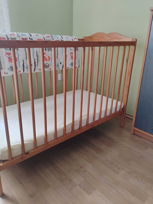 Łóżeczko dziecięce meblowe