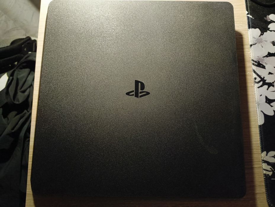 Play Station 4( w zestawie z grą Minecraft oraz Minecraft Dangeons)