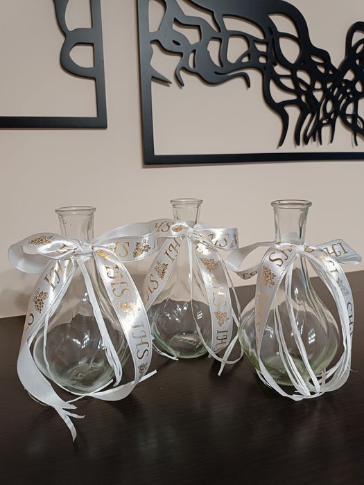 3 wazoniki z ozdobną wstążka komunijna