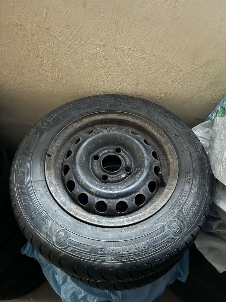 2 колеса з дисками Dunlop 175/70 R13