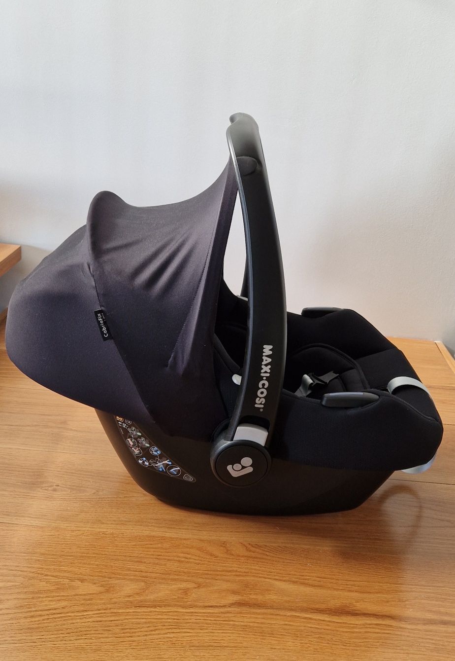 Cadeira-auto MAXI-COSI, CabrioFix i-size + Base Isofix