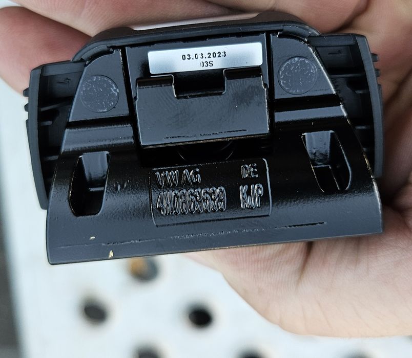 Nowy Oryg.zestaw mocowania bagażu Passat B8