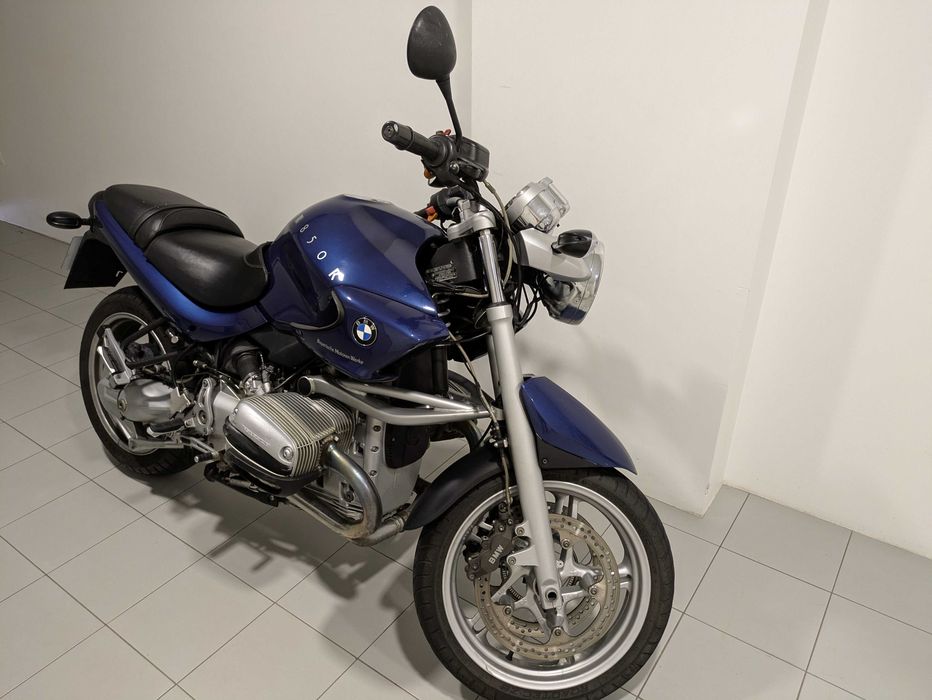 Moto da marca BMW R850R
