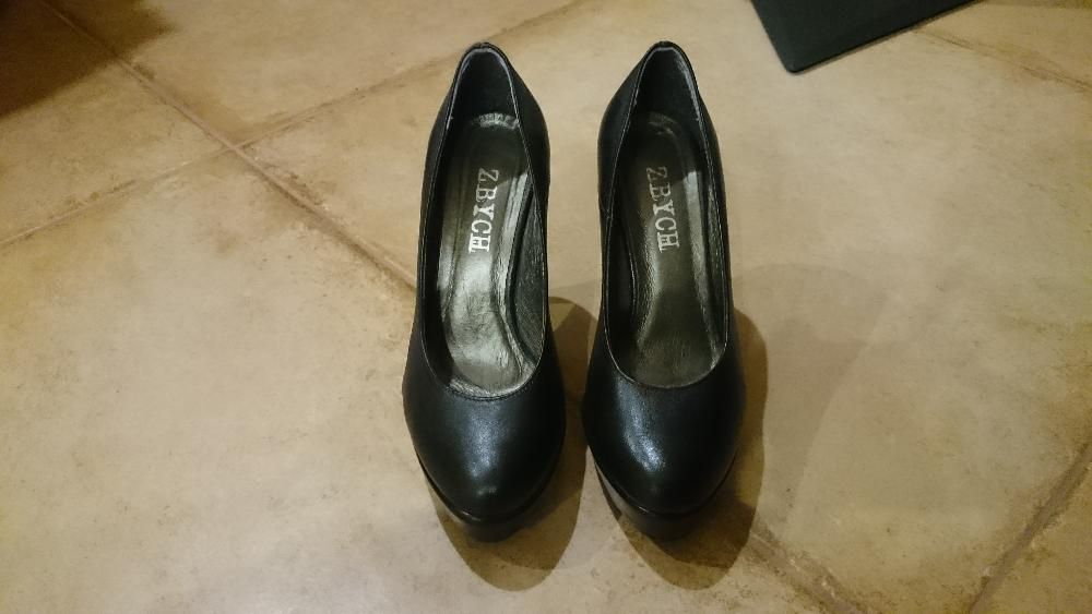 Buty na obcasie firmy ZBYCH