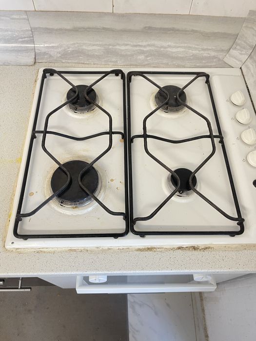 Placa a gas e forno eletrico a funcionar bem 80uros