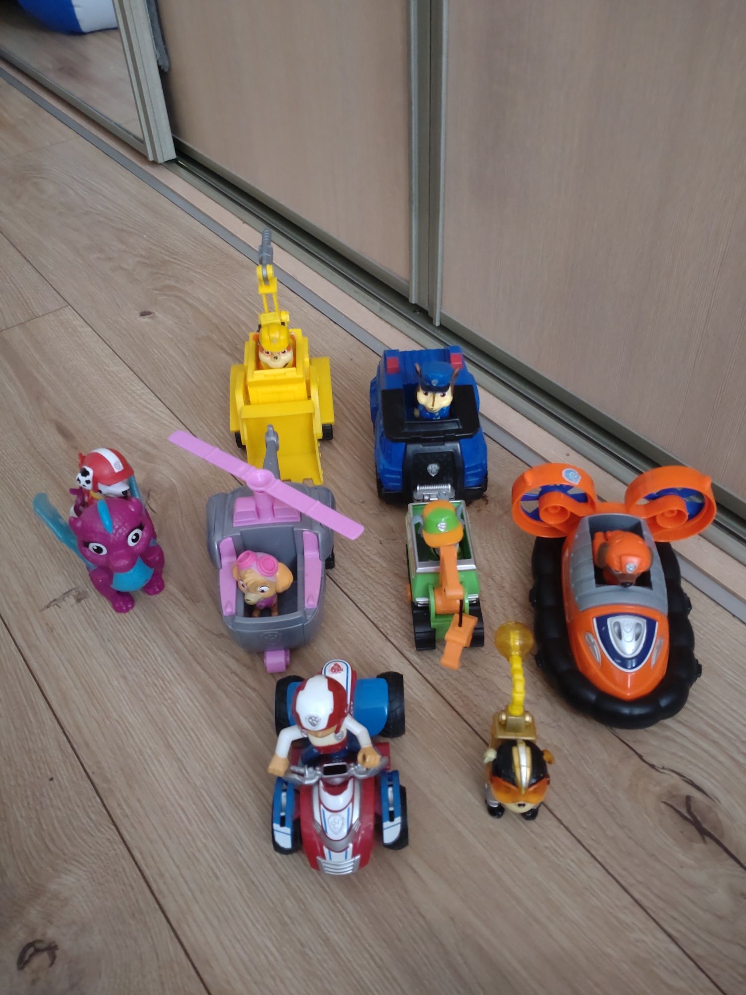 Psi Patrol auta plus pieski