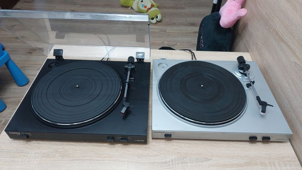 Dwa gramofony Lenco