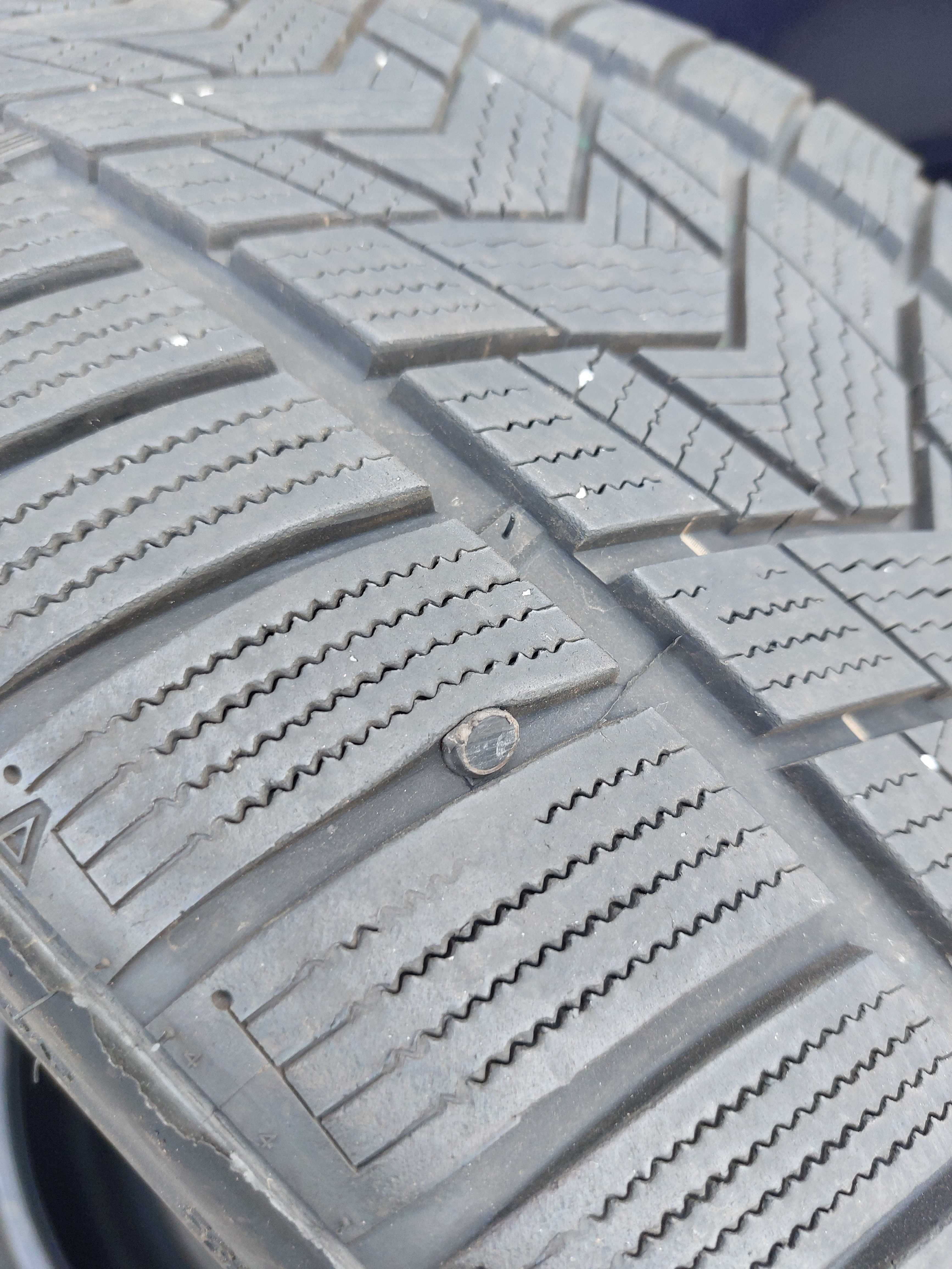 komplet opon zimowych Tracmax S330 245/35 R20 95 V XL
