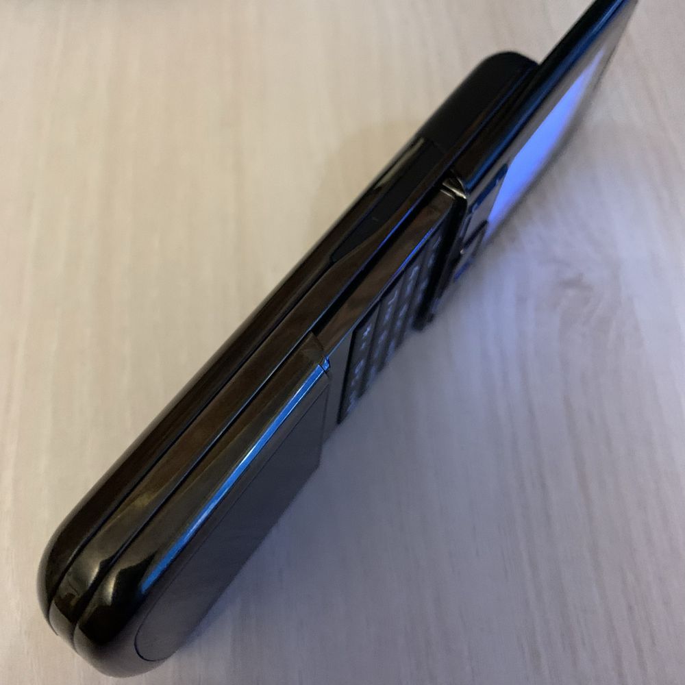 Продам Новий Телефон 8800 Slider Як Nokia 8800! 2 SIM 1500 mAh.