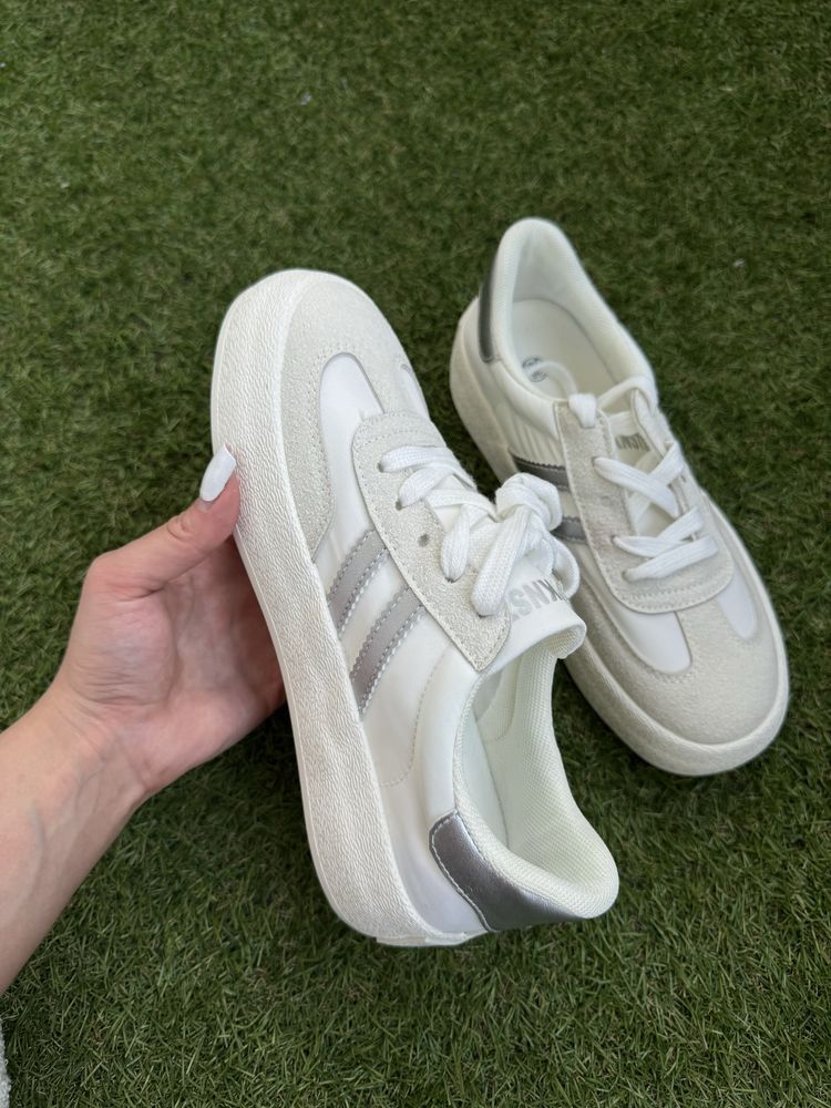 Białe sneakersy, rozmiar 38.