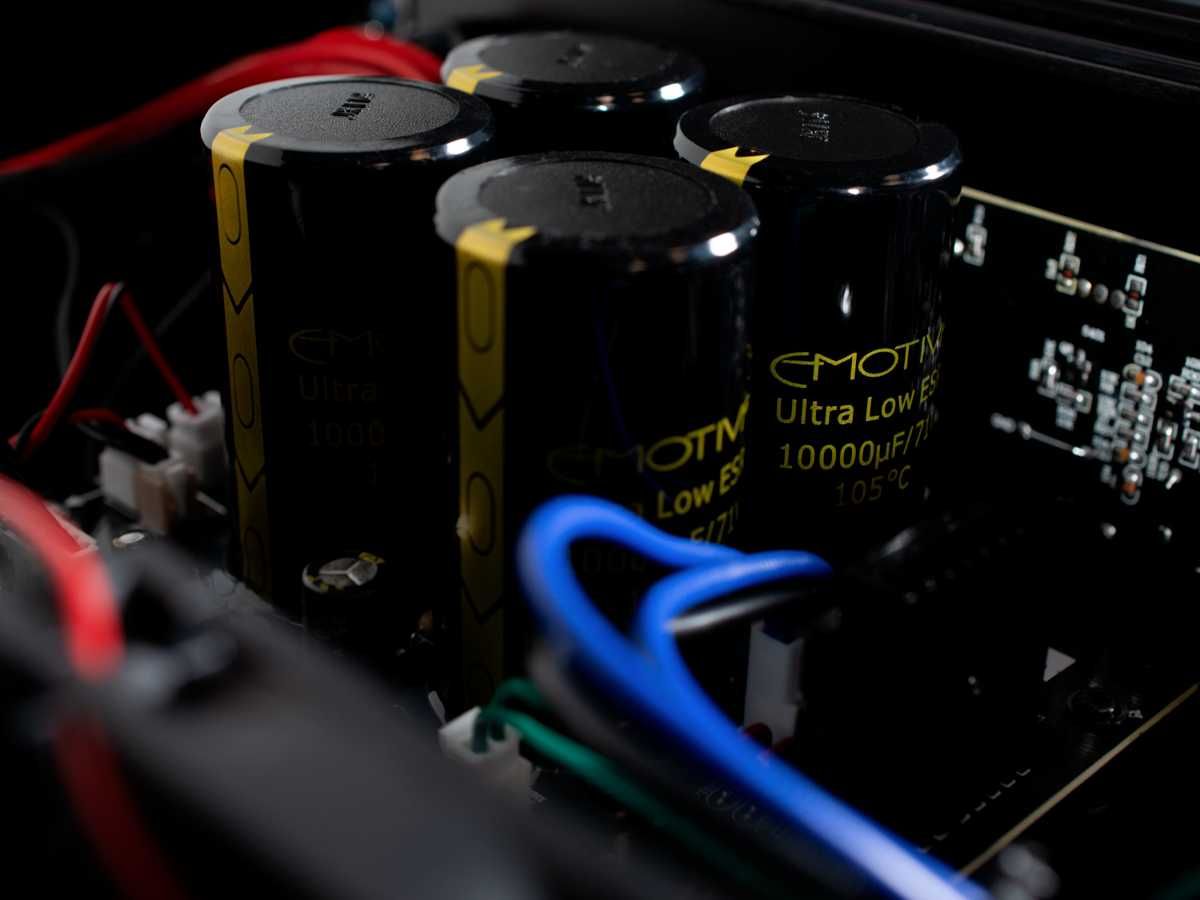 Stereofoniczna końcówka mocy EMOTIVA BasX A2, 2x250W/4ohm, od ręki