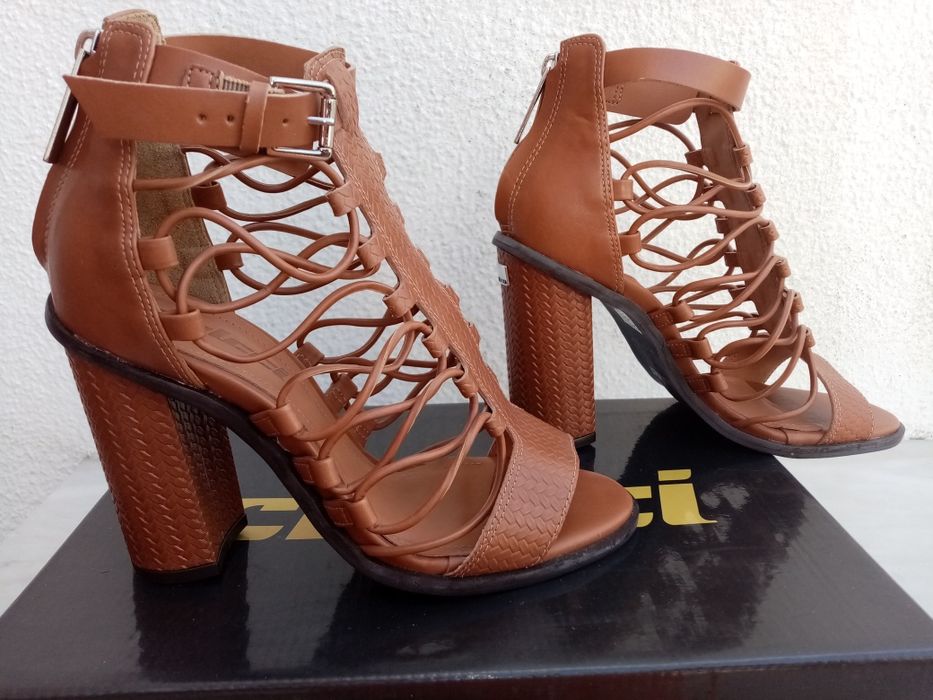 Sandálias Colcci novas tamanho 36