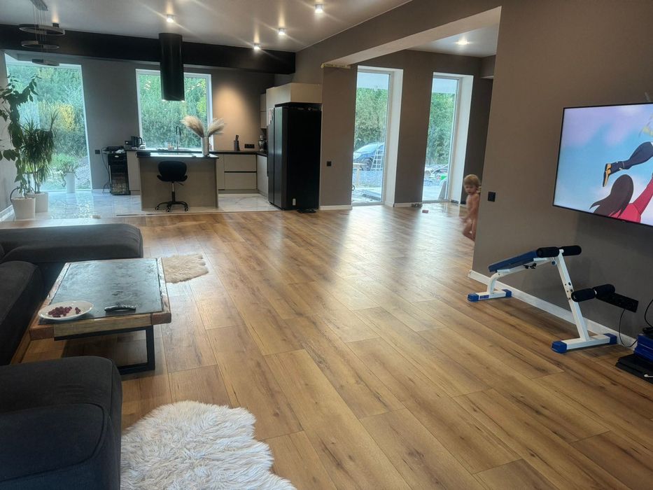 Сучасний сімейний будинок