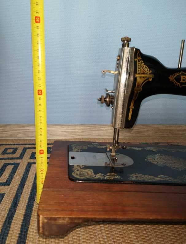 Zabytkowa maszyna do szycia BOBBIN