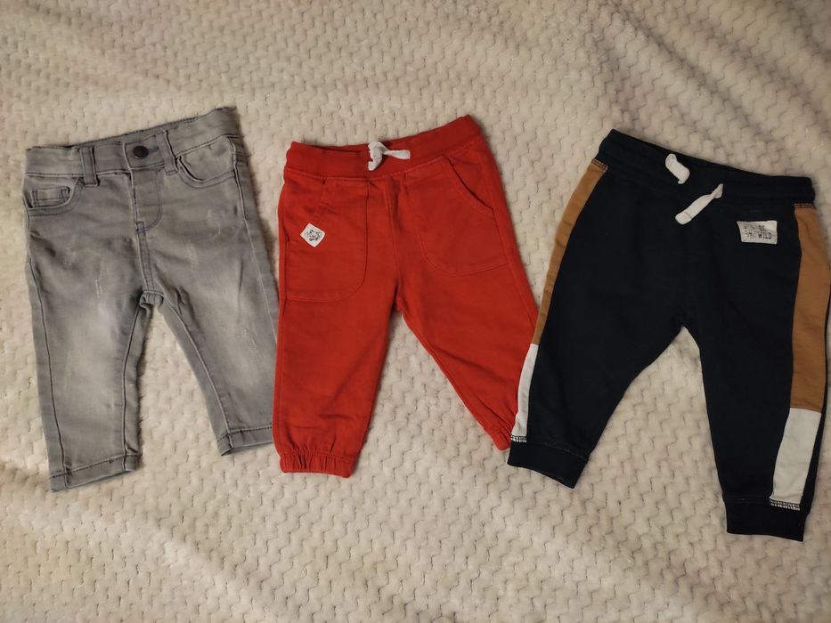 Zestaw trzech par spodni dla chłopca r.74