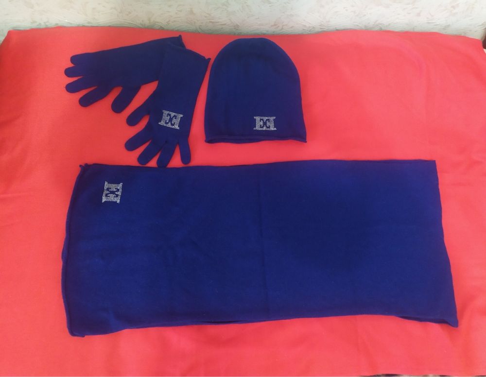 Комплект Escada шарф, шапка, перчатки