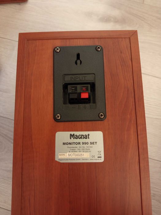 Kino Domowe Kenwood Z Kolumnami Magnat Oraz Okablowaniem