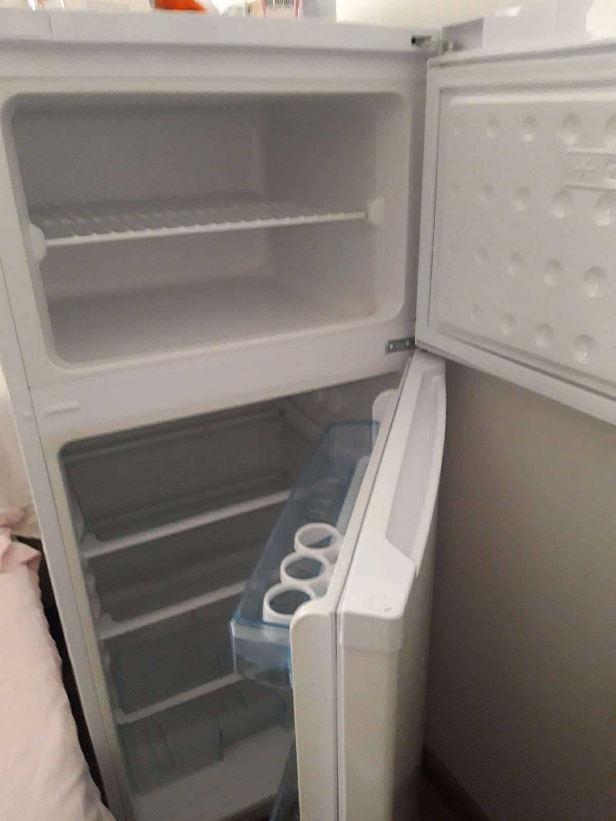Lodówka w doskonałym stanie.