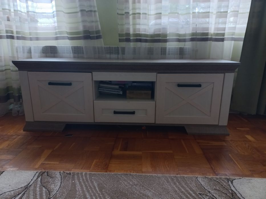 Комод, тумбочка меблі