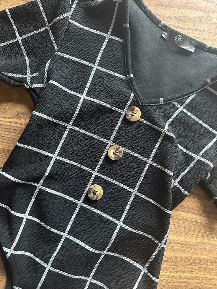 Czarne body stringi biała kratka guziczki missguided