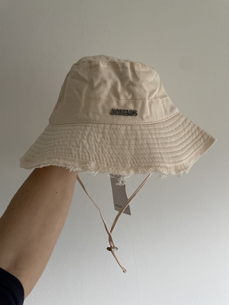 Jacquemus Bucket Hat Chapeu de Pesca Chuva Sol Preto Bege