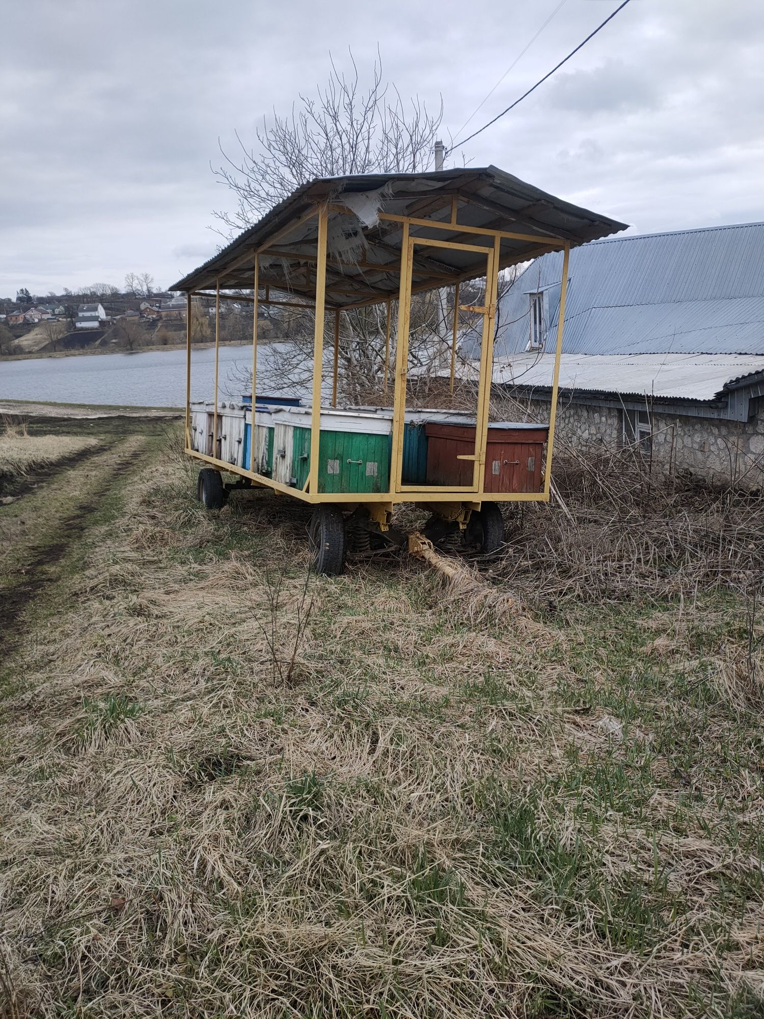 Пасіка на колесах, Бджолопавільйон.