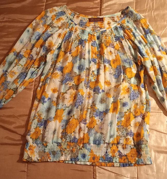 2 blusas de verão, 1 azul clara e outrafloral (ver preços na descrição