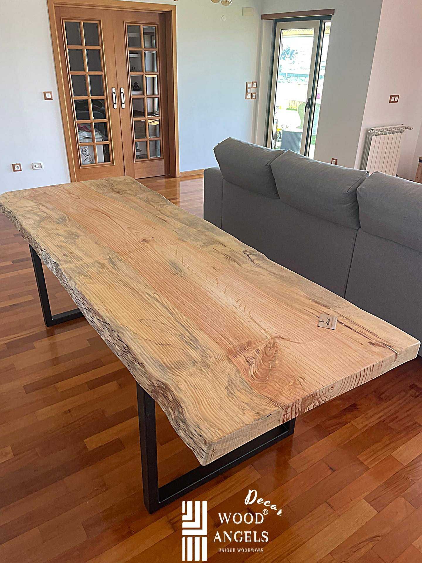 Mesa em madeira maciça para interior/exterior