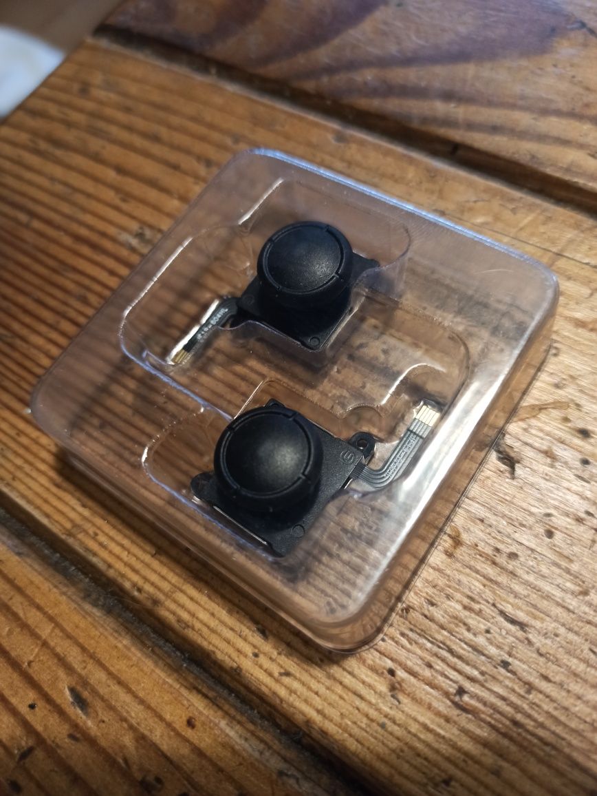 Joy Con Nintendo Switch . Wymienne zapasowe gałki. Nowe.