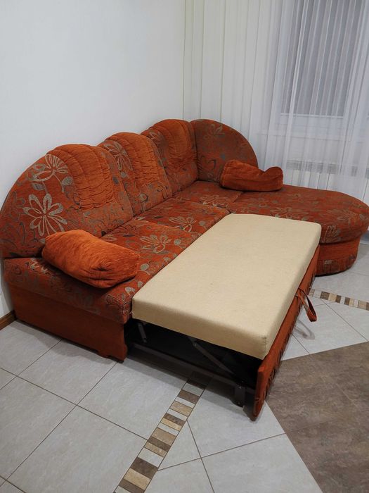 Narożnik z funkcją spania z pojemnikiem na pościel