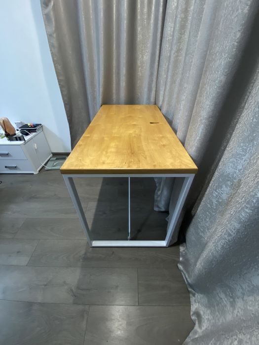 Офисный стол(хорошего качества)