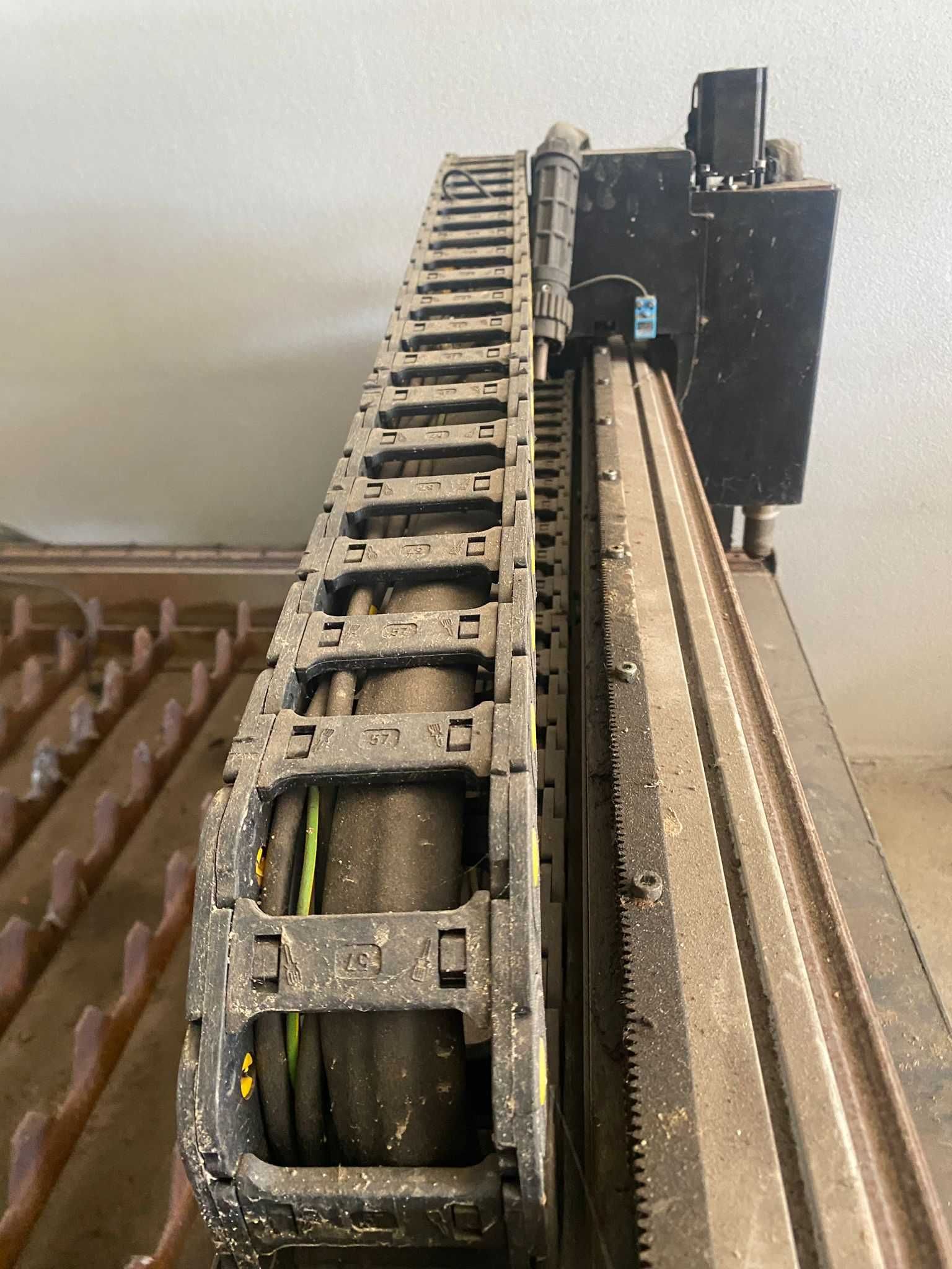 Maquina de cortar chapa 
Trustep systems