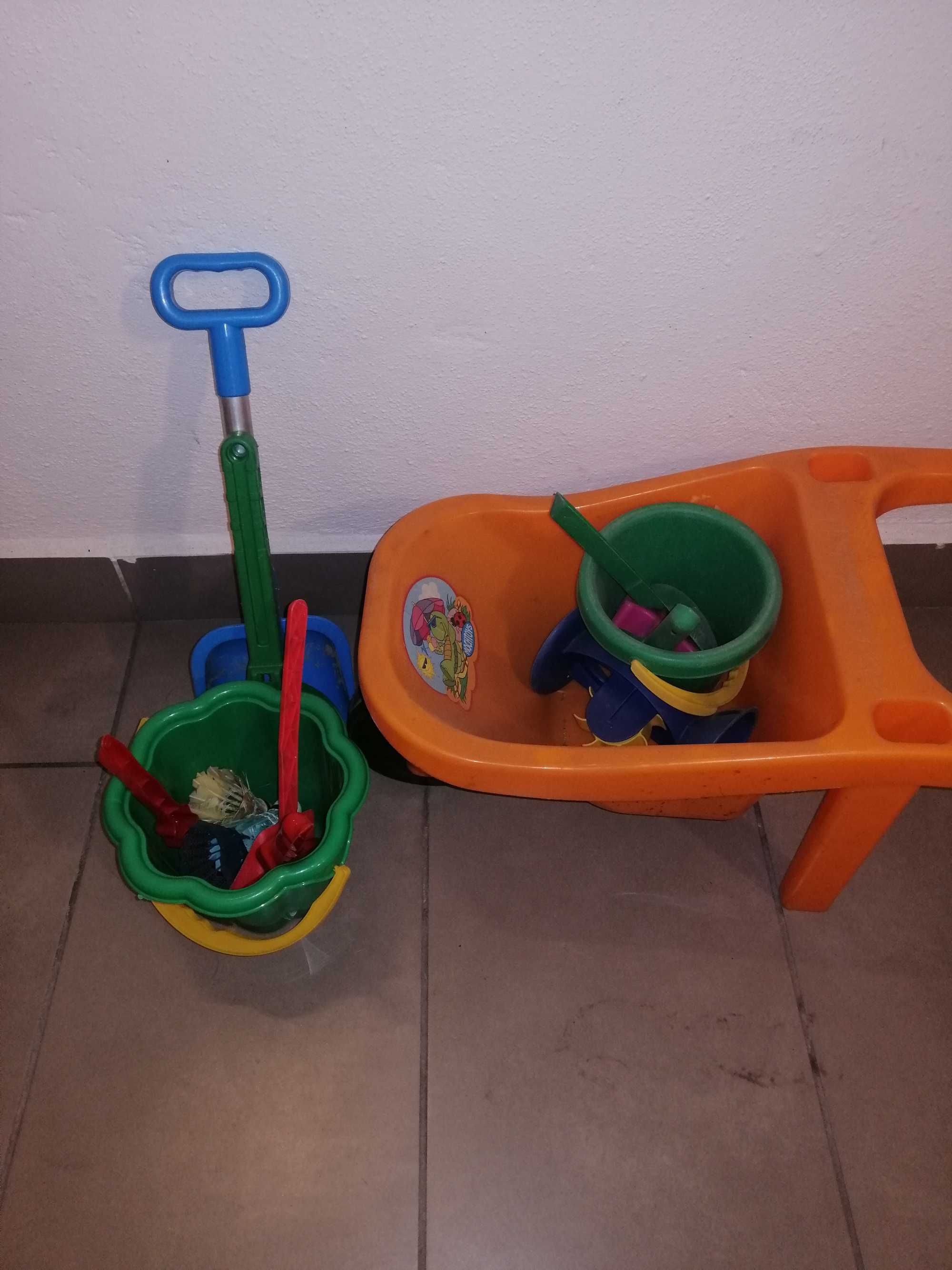 Taczka, łopata i wiadereczko, zabawki dla dzieci do piasku