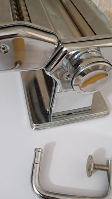 Máquina manual para fazer massa