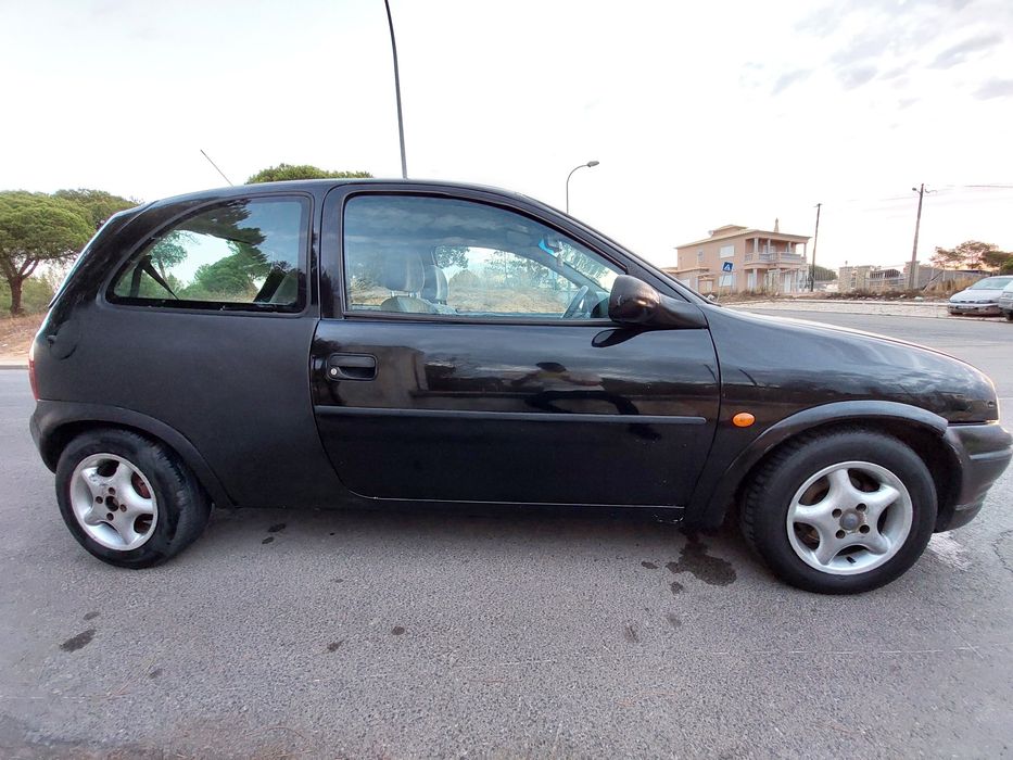 Opel Corsa B 1,2 ano 1997 para venda em Quarteira