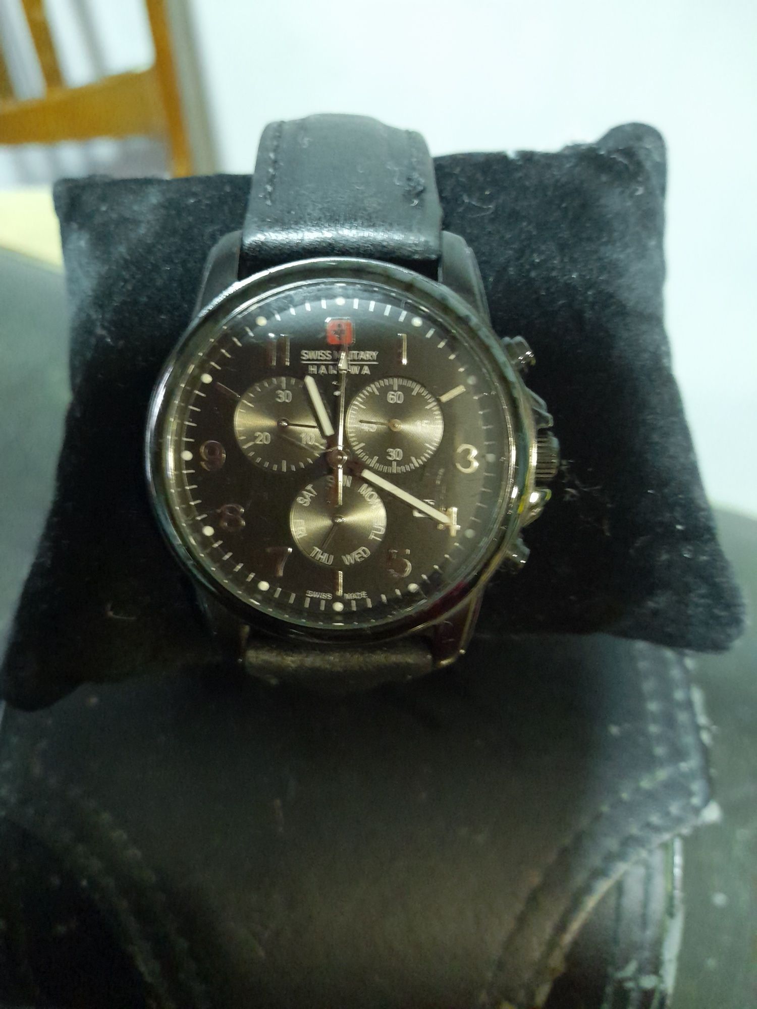 Продам Швейцарський наручний годинник